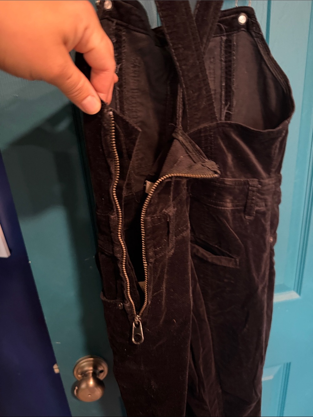Pilcro Black Velvet Flared Overalls - 27 - Picture 7 of 9